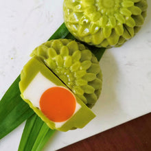 Load image into Gallery viewer, Mid-Autumn Jelly Mooncake Gift Box